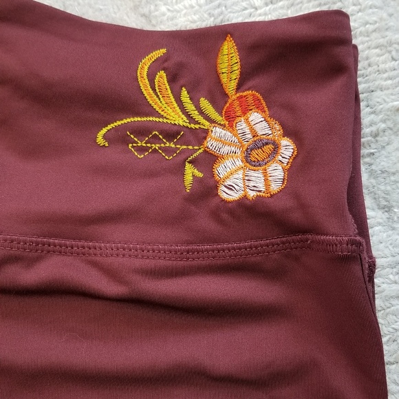 NWOT Without Walls Embroidered Scallop Legging - Picture 5 of 8